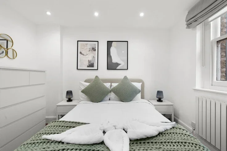 Flat Nassau Street in City of Westminster
