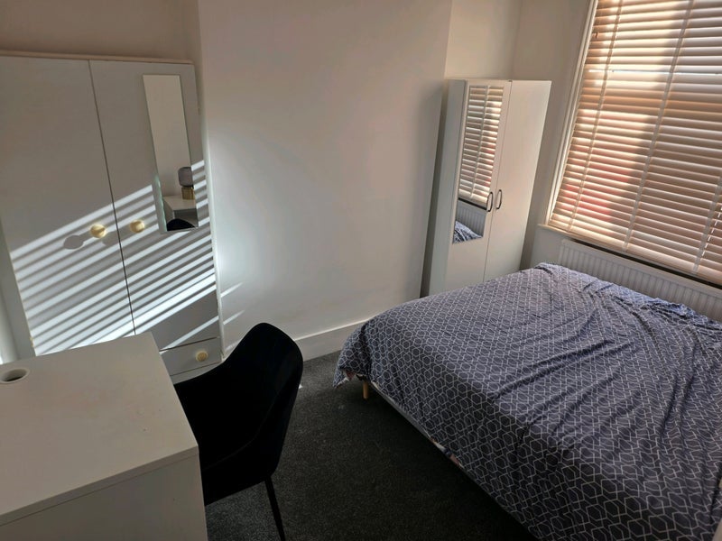 Room Moffat Road in Greater London
