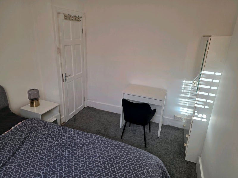 Room Moffat Road in Greater London