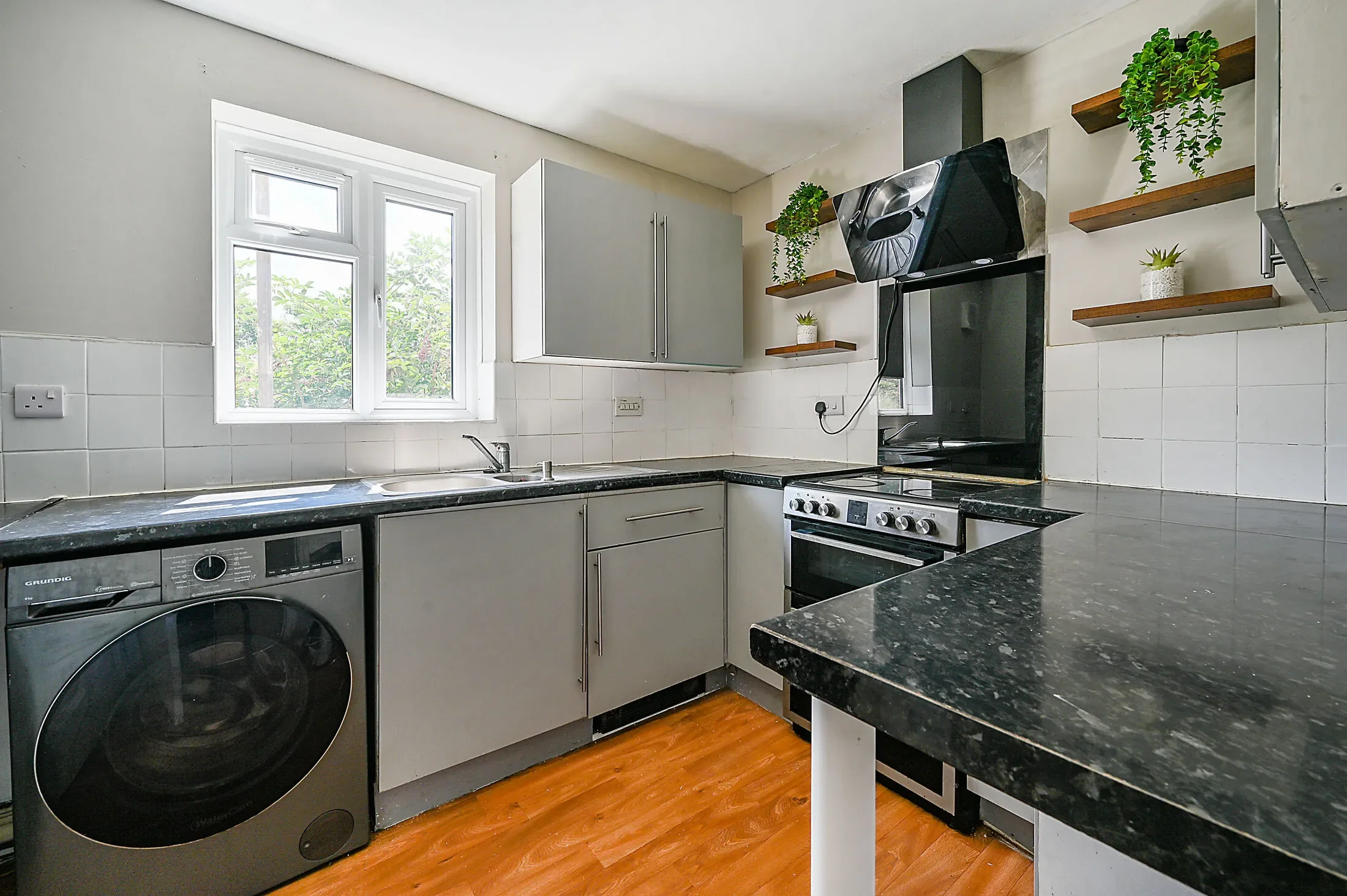 Flat Donald Woods Gardens in Greater London