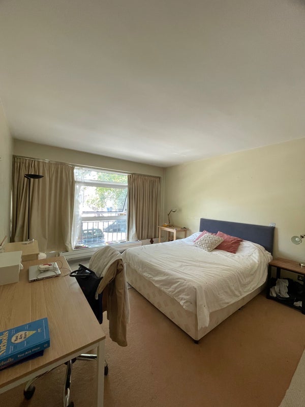Room York Terrace West in City of Westminster