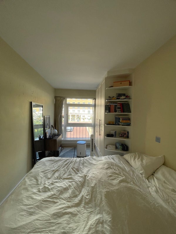 Room York Terrace West in City of Westminster