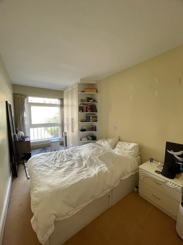 Room York Terrace West in City of Westminster
