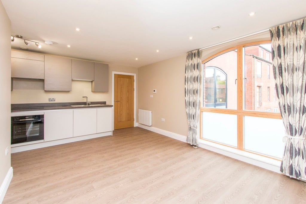 Flat Cabot Mews in Bristol