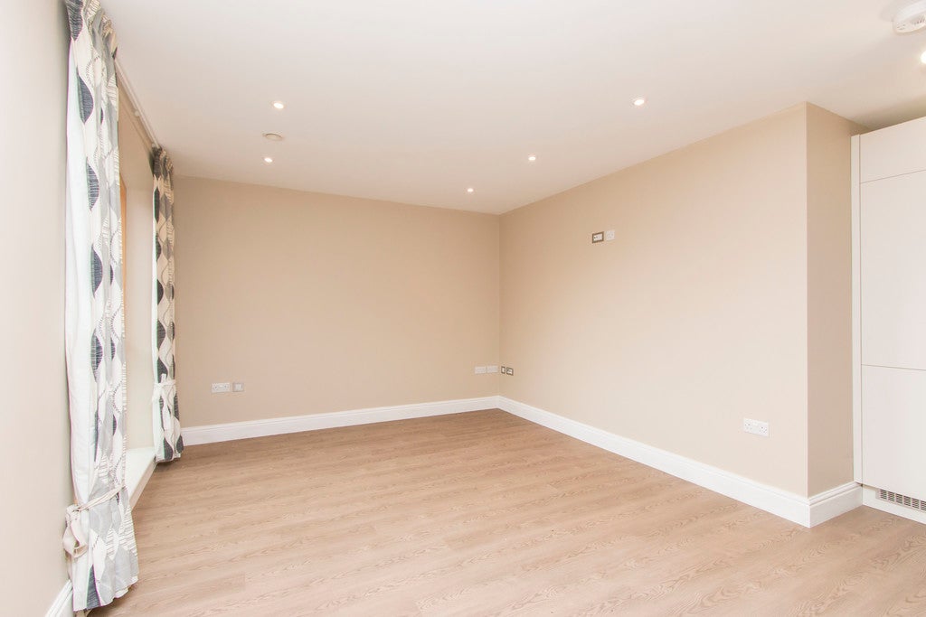 Flat Cabot Mews in Bristol
