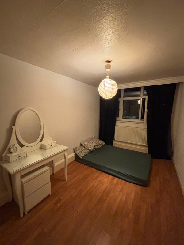 Room Woking Close in Greater London
