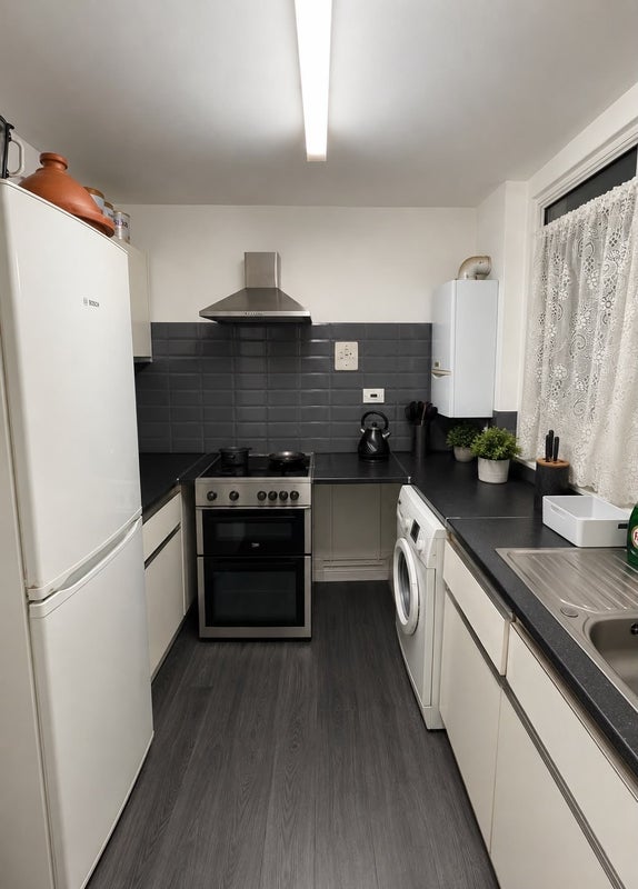 Room Woking Close in Greater London