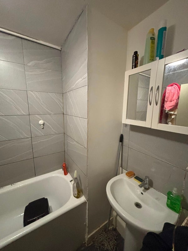 Room Woking Close in Greater London
