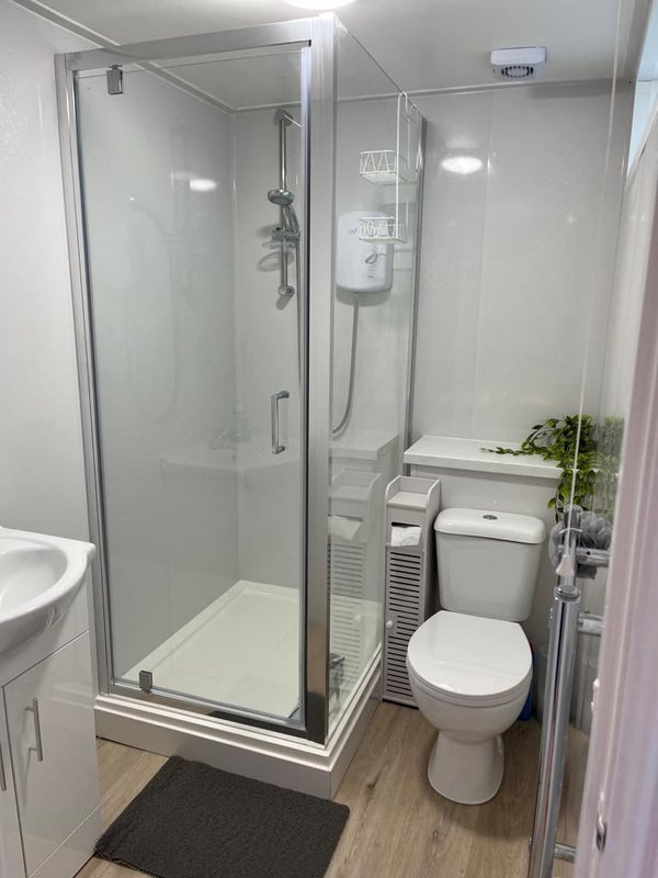 Room Croydon Road in Greater London