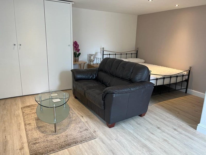 Room Croydon Road in Greater London