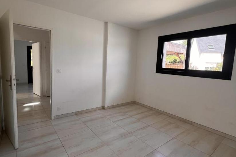 House R 200 in Theix-Noyalo
