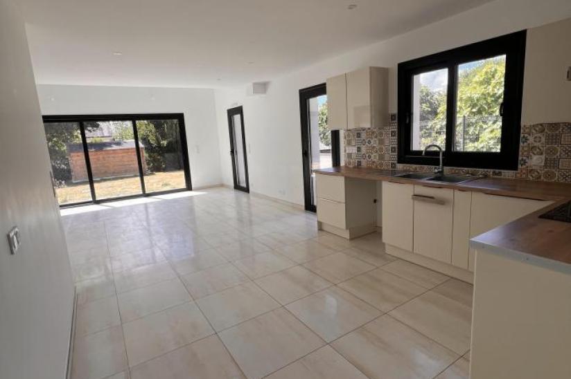 House R 200 in Theix-Noyalo