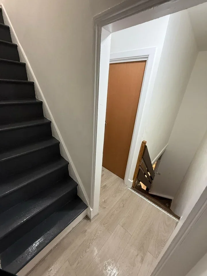 Room Farningham Road in Greater London