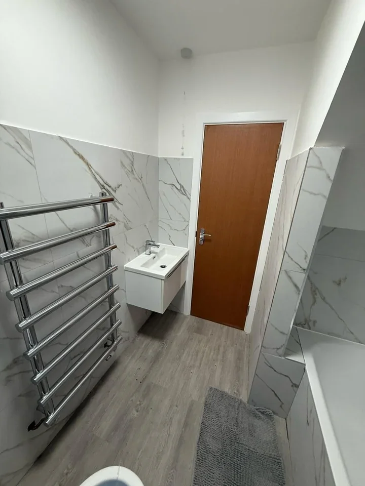 Room Farningham Road in Greater London