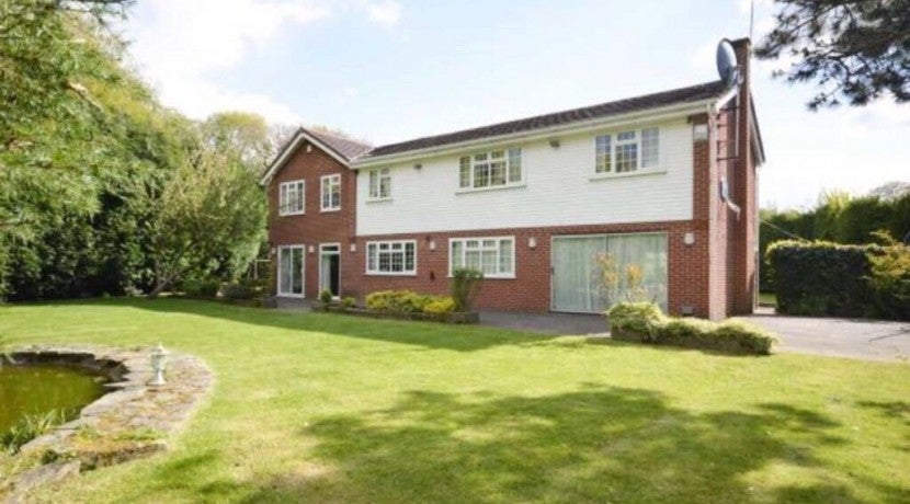 House Milverton Drive in Cheadle Hulme