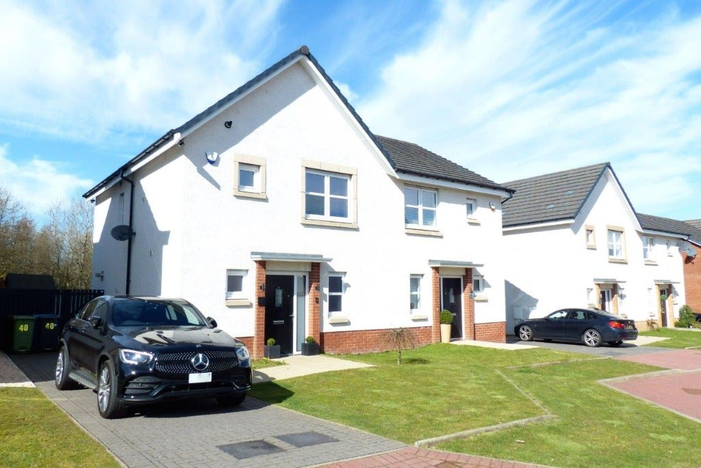 House Falcon Drive in Glasgow
