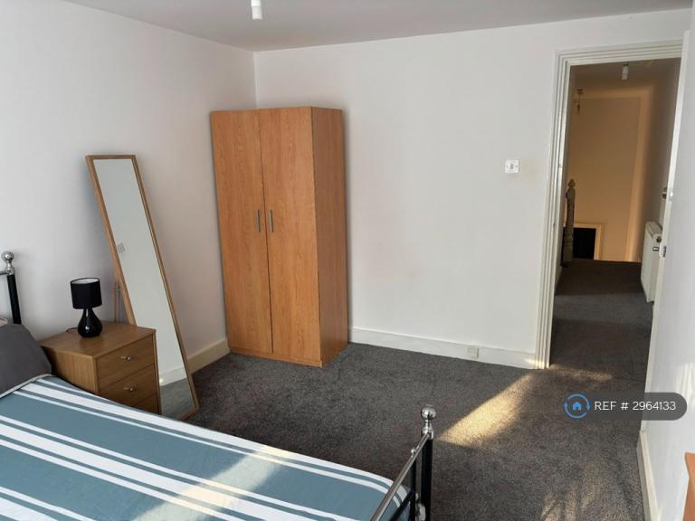 Room Wightman Road in Greater London