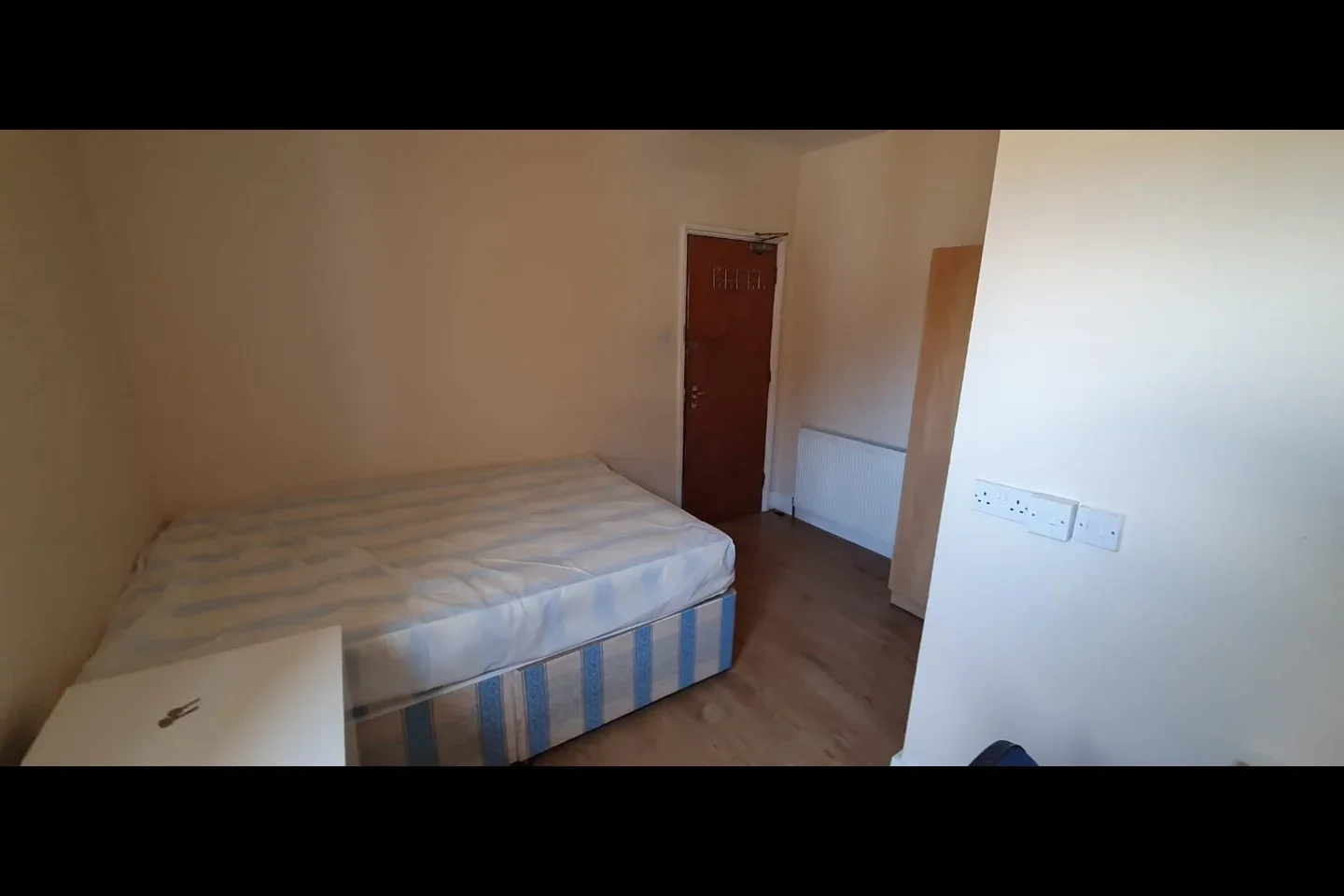 Room Hinton Road in Greater London