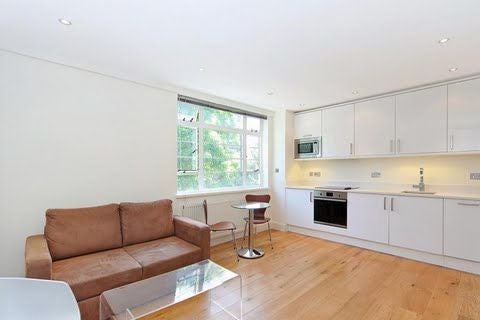 Flat Sloane Avenue in Greater London