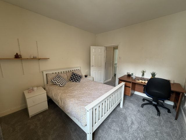 Room Burns Road in Sheffield