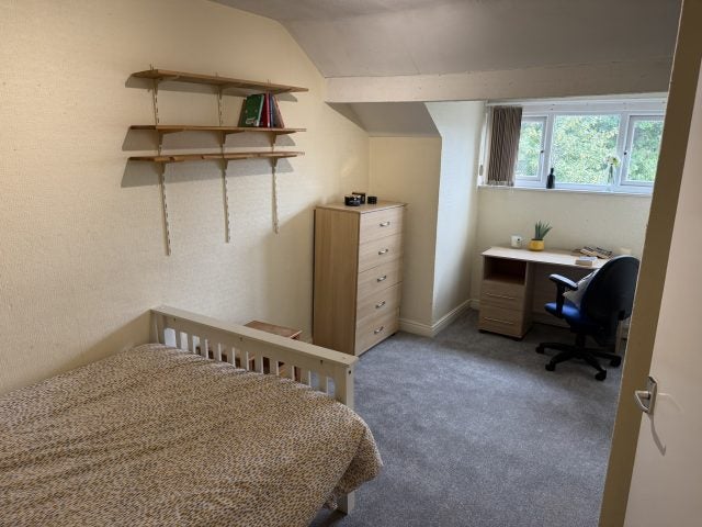Room Burns Road in Sheffield