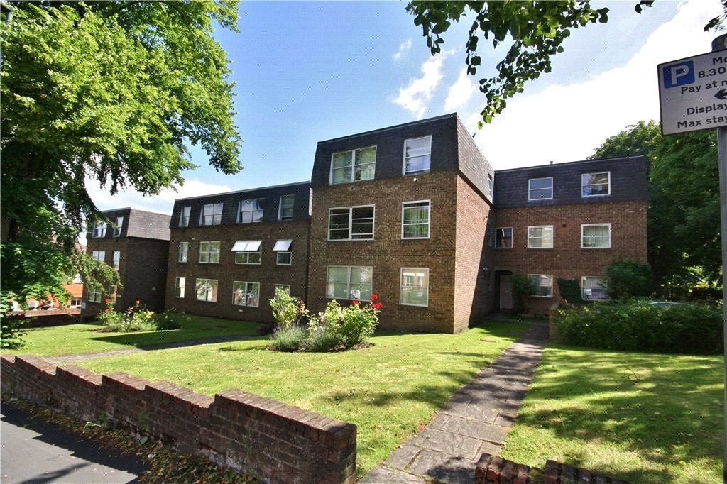 Flat Jenner Road in Guildford