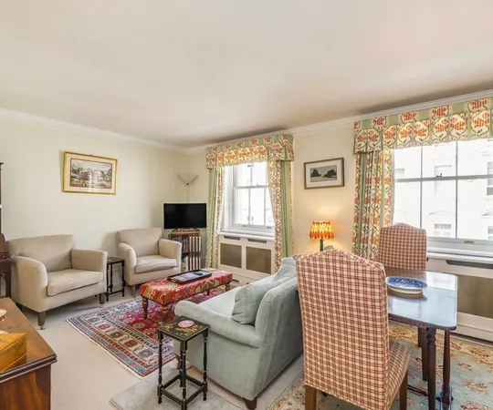 Flat Gloucester Street in City of Westminster