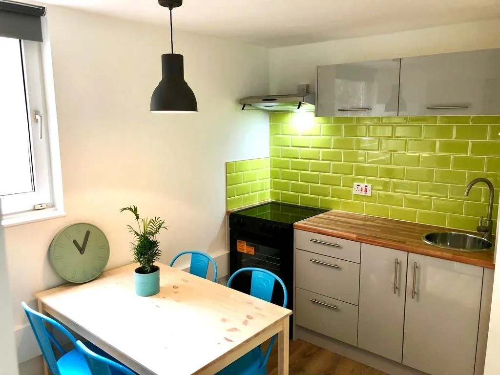 Flat Carnarvon Road in Greater London