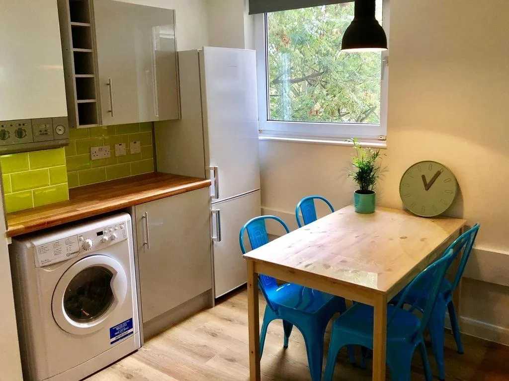 Flat Carnarvon Road in Greater London