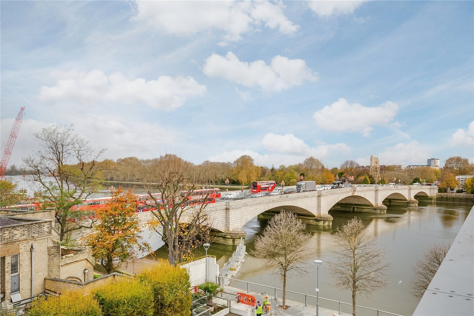 Flat Keswick Road in Greater London