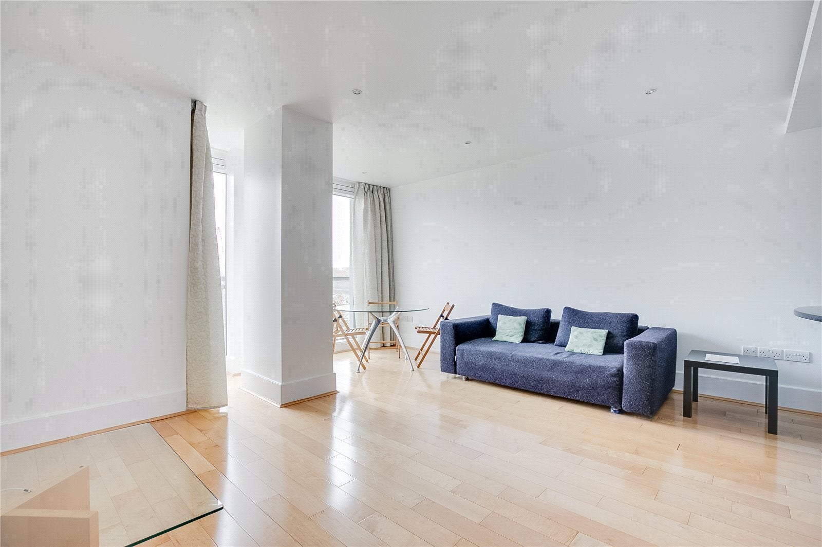Flat Keswick Road in Greater London