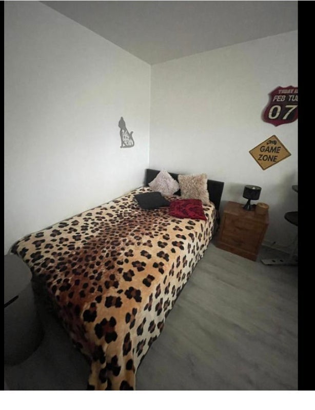 Room John Hall Close in Bristol