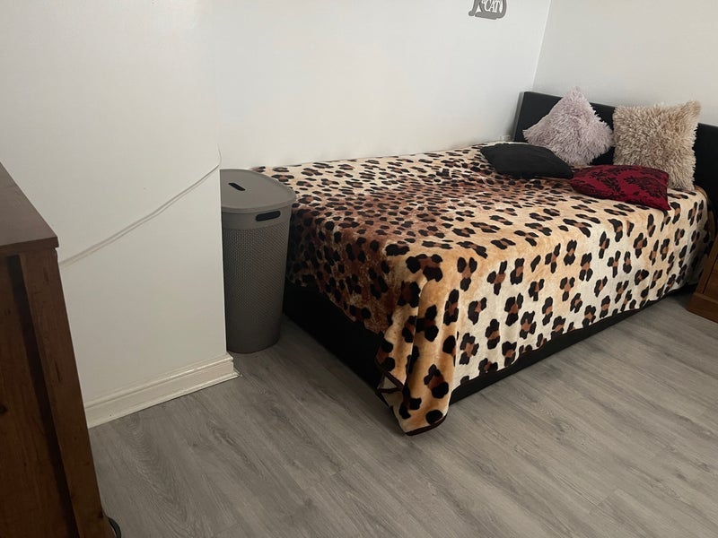 Room John Hall Close in Bristol