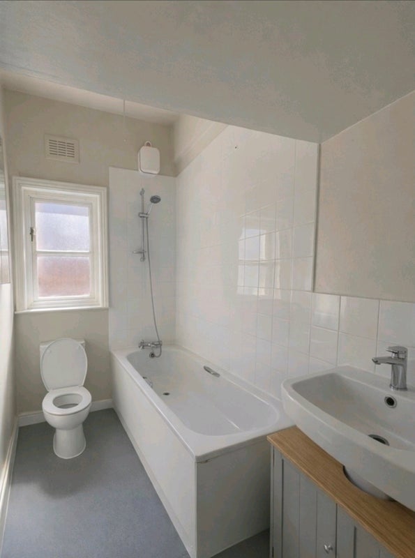 Room Birkbeck Avenue in Greater London
