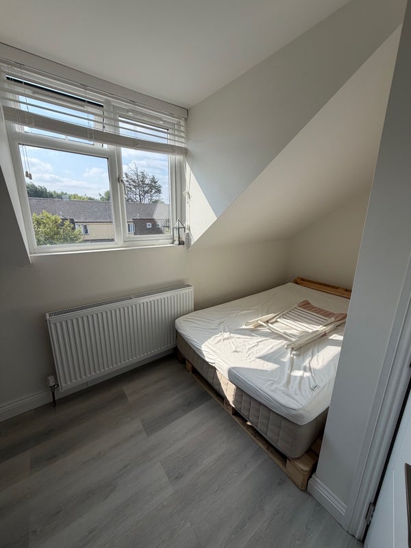 Room Seven Sisters Road in Greater London