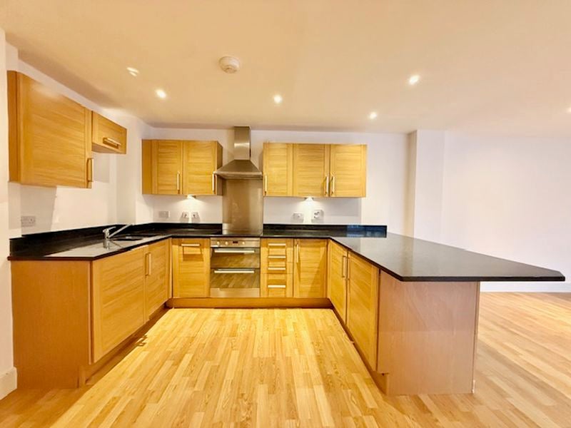 Flat Long Lane in Greater London