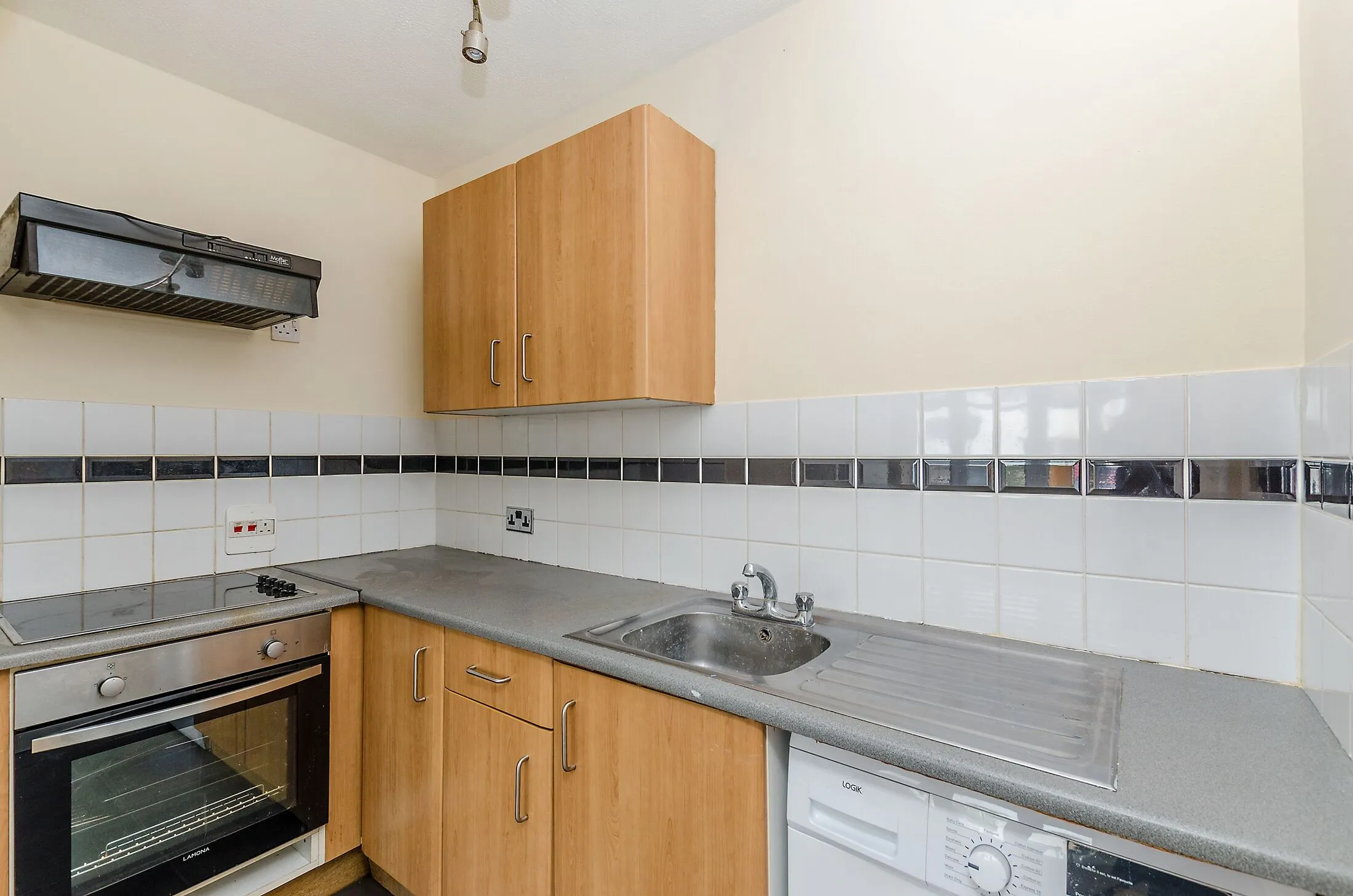 Room Dudley Road in Greater London