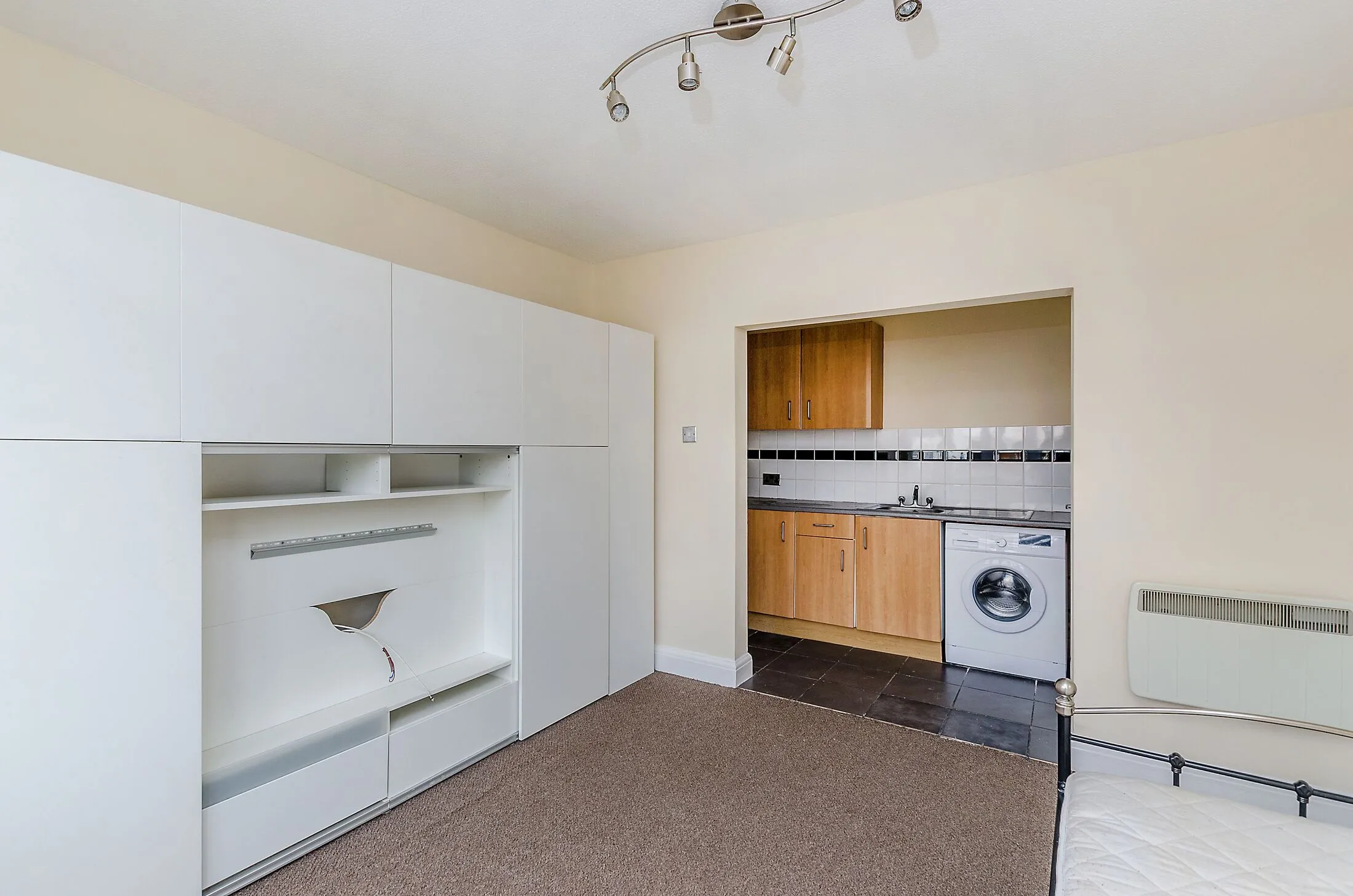 Room Dudley Road in Greater London