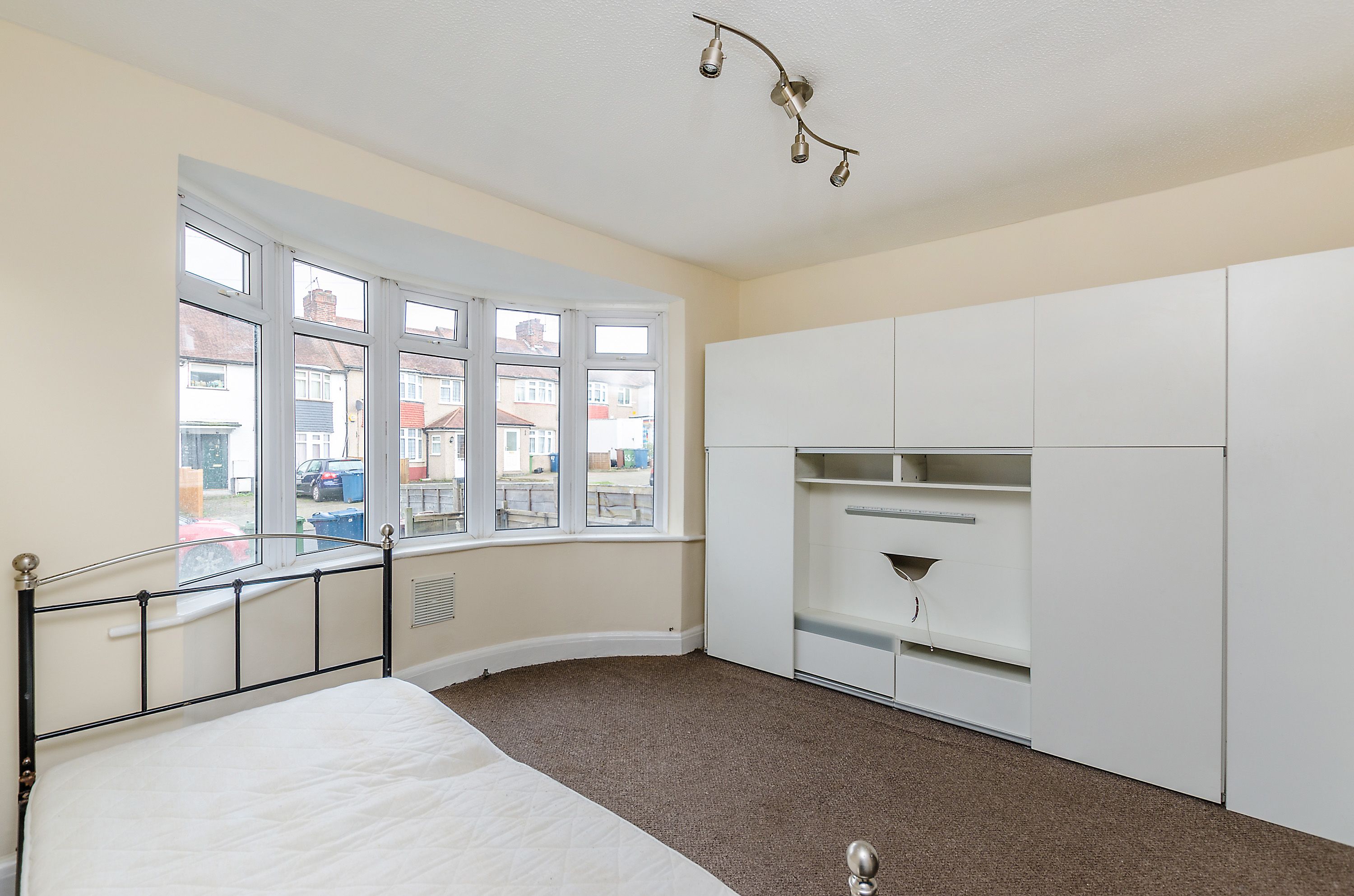 Room Dudley Road in Greater London