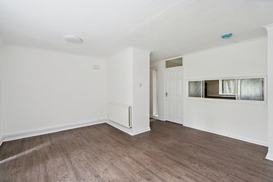 Flat Burhill Grove in Greater London