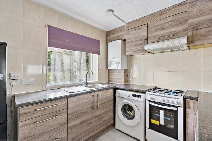 Flat Burhill Grove in Greater London
