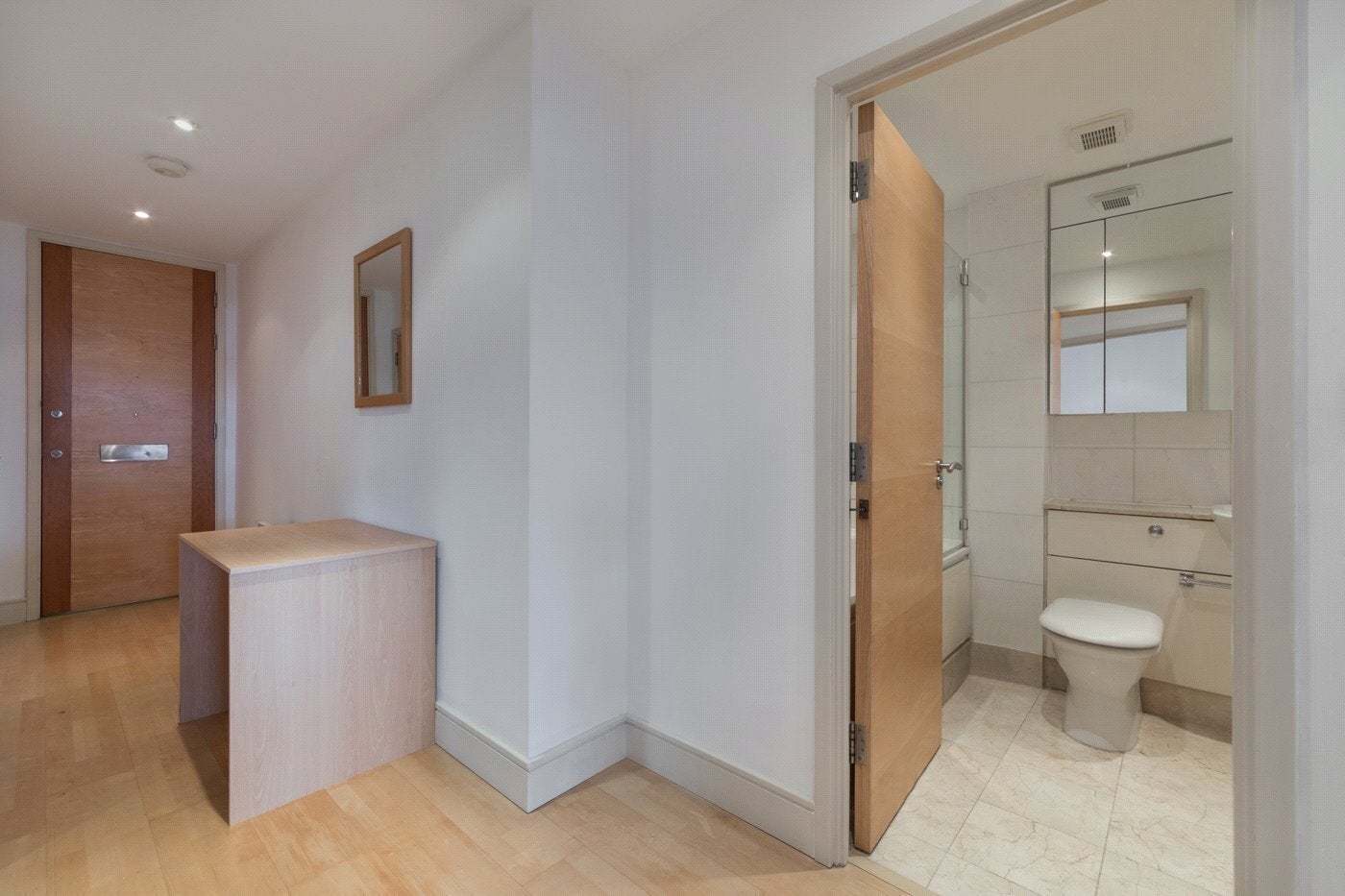 Flat Cayenne Court in Greater London
