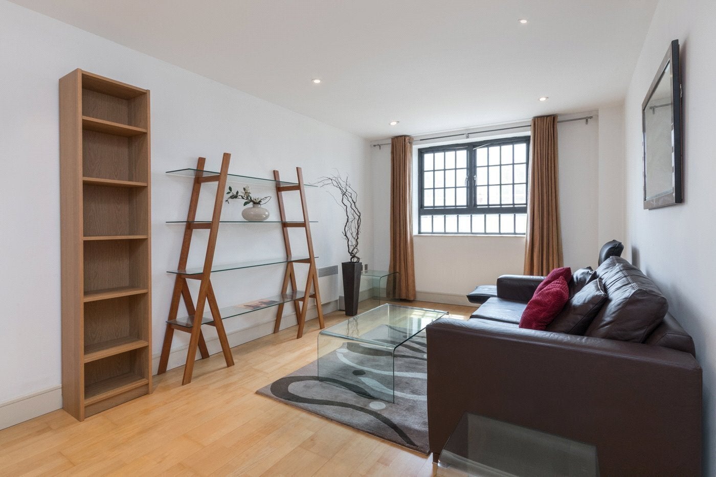 Flat Cayenne Court in Greater London