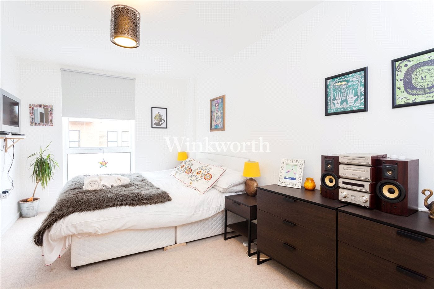 Flat Lawrence Road in Greater London