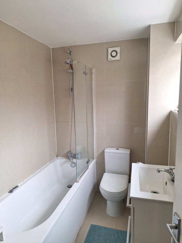 Room Dunston Road in Greater London