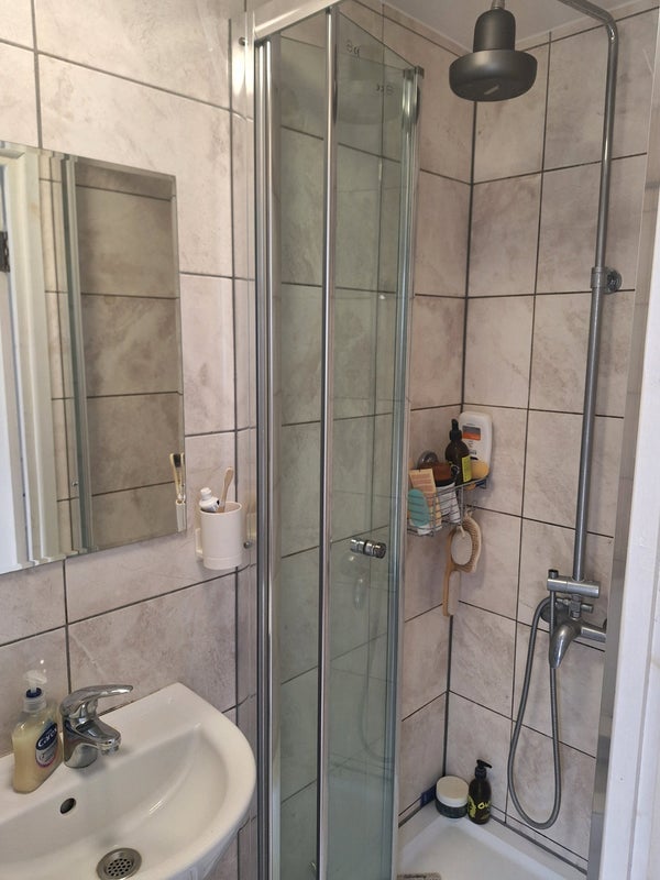 Room Dunston Road in Greater London