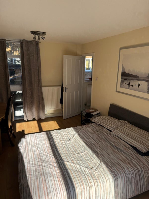 Room Dunston Road in Greater London