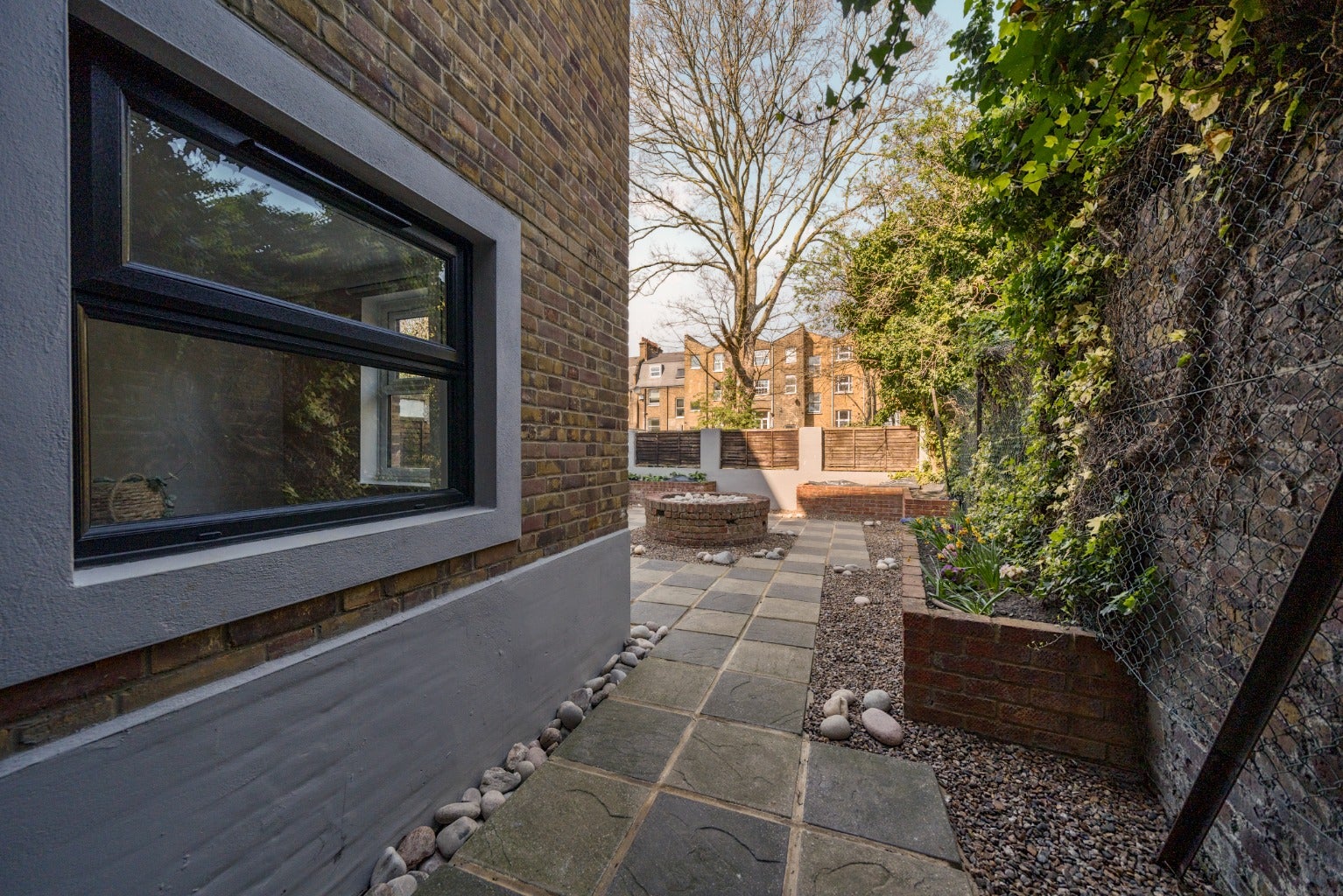 House Parkfield Road in Greater London