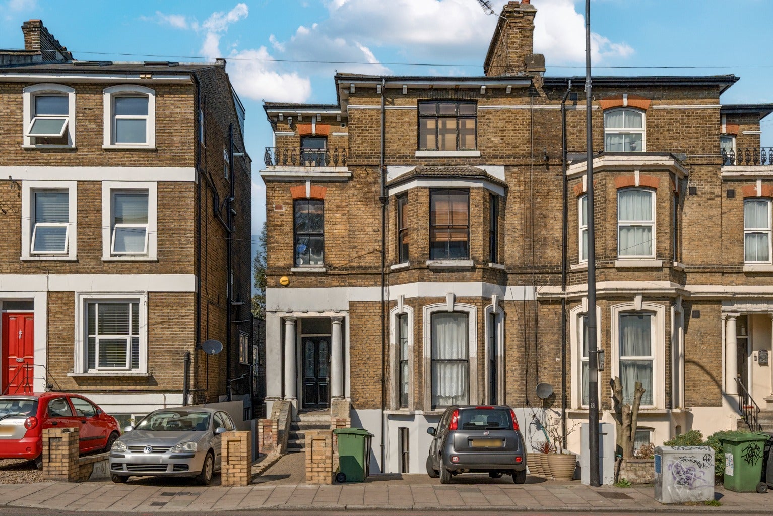 House Parkfield Road in Greater London