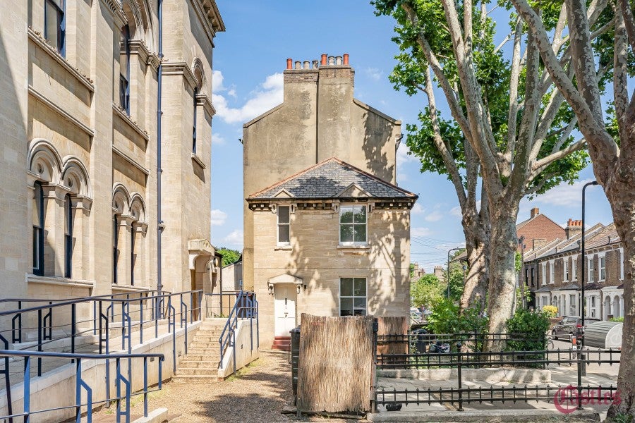 House Median Road in Greater London